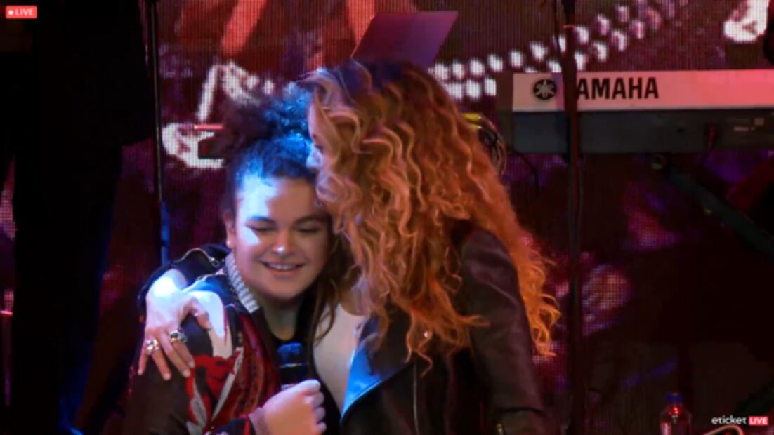 ¡Para enmarcar! Lucero canta con su hija en concierto online