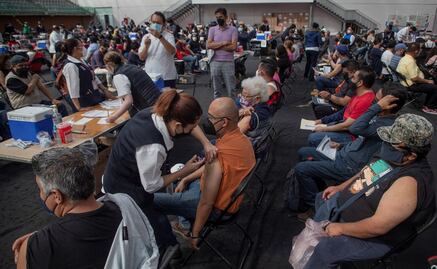 La mitad del mundo ya tiene al menos una dosis de vacuna contra Covid-19