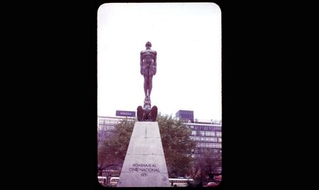 La estatua masculina que escandalizó por su desnudez