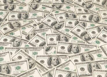 Dólar retrocede con 19.69 pesos al mayoreo; enfrenta posible despido del presidente de la Reserva Federal