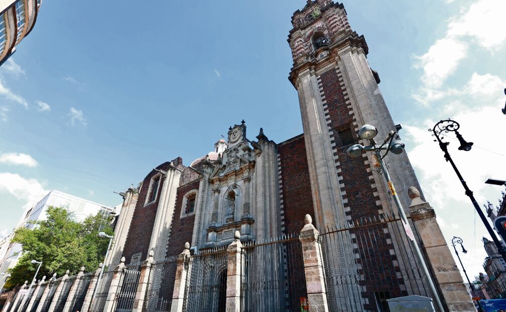 En Isabel La Católica 21, en la colonia Centro, terminaron los trabajos de restauración y el templo ya opera con normalidad, pero está pendiente la apertura de la Pinacoteca por falta de recursos para hacer el montaje de obras. Foto: Berenice Fregoso / EL UNIVERSAL
