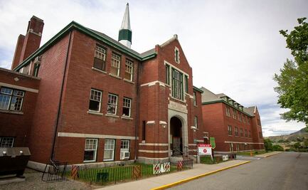 Hallan restos de 215 niños en el sitio de un antiguo internado en Canadá