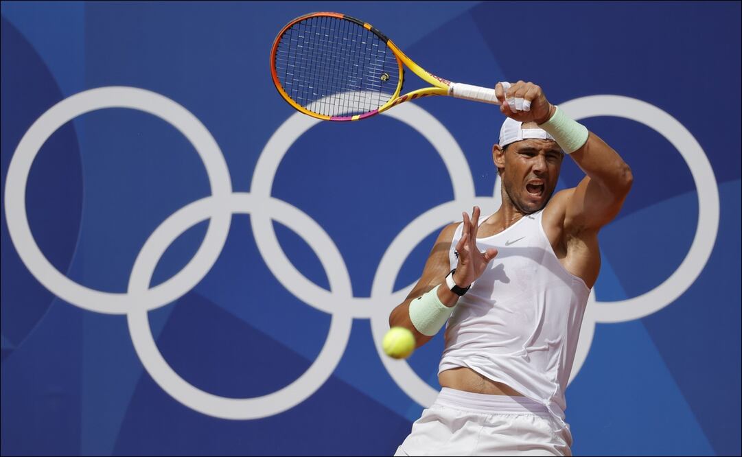 Rafael Nadal entrena en París, previo al inicio de los Juegos Olímpicos. FOTO: EFE