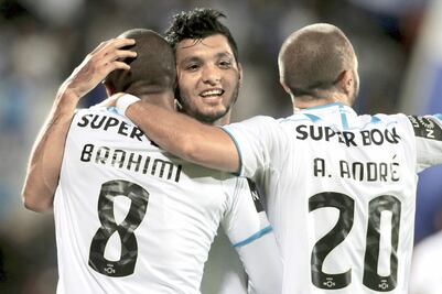 ‘Tecatito’ hace un doblete en debut