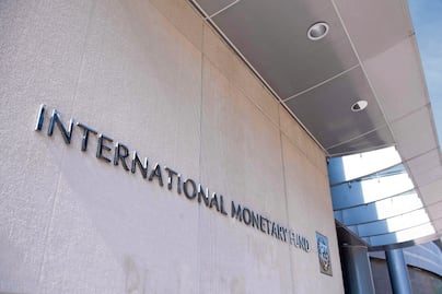 FMI acuerda con Ucrania nuevo programa de ayuda por 8 mil 200 mdd