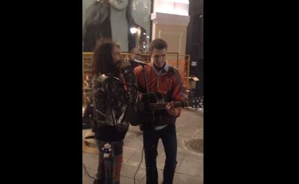 Steven Tyler canta con músico callejero