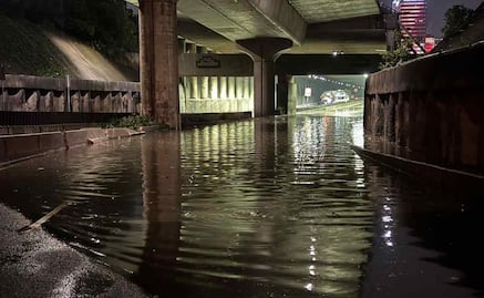 FOTOS y VIDEO: Lluvias inundan y colapsan tránsito en Periférico y Reforma; Sacmex realiza desazolve
