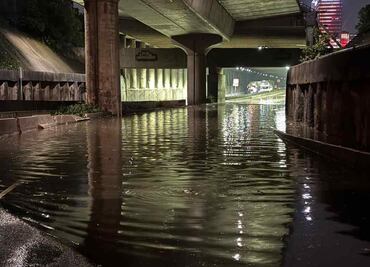 FOTOS y VIDEO: Lluvias inundan y colapsan tránsito en Periférico y Reforma; Sacmex realiza desazolve