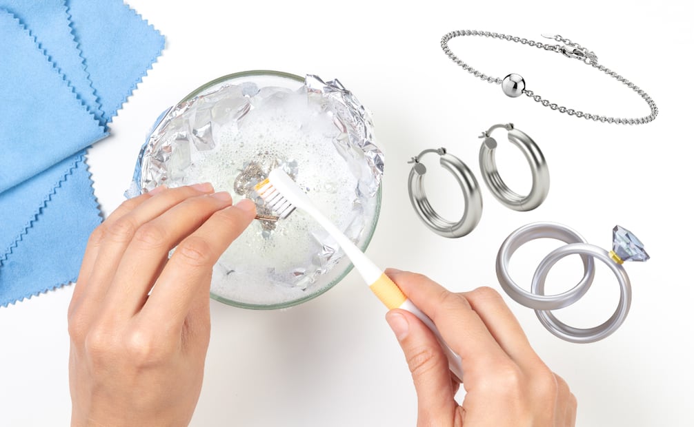 ¿Cómo limpiar y darle brillo a la joyería de plata sin dañarla? Sigue esta receta. Foto: Canva