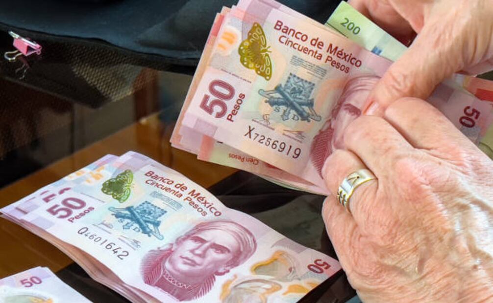 El peso mexicano revierte su avance de la semana. Foto: Archivo