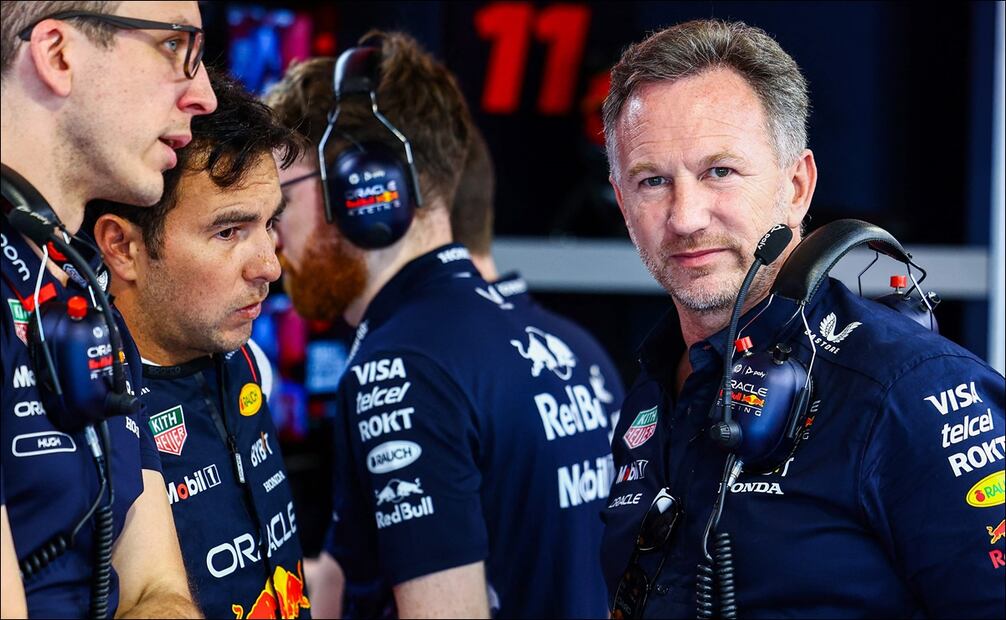 Checo Pérez y Christian Horner en el garaje de Red Bull - Foto: AFP
