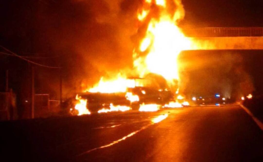 Se registran varias explosiones en el lugar, elementos de la Sedena y policía militar acordonan el área. (Especial)