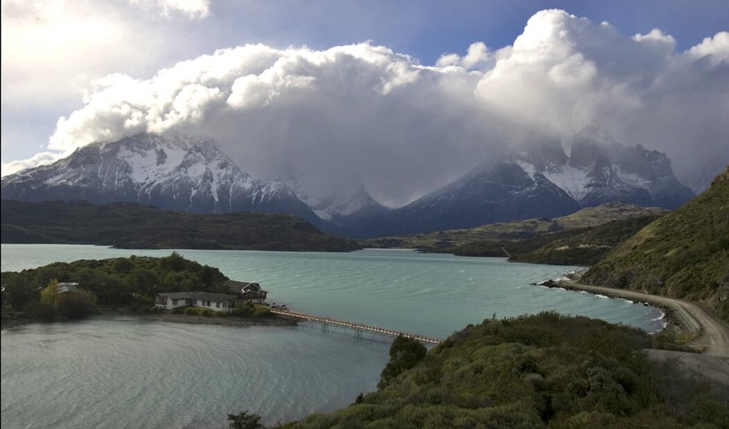 Imagen del río Paine, en el Parque Nacional Torres del Paine, en Puerto Natales, Chile, el 31 de octubre de 2009. El parque posee una superficie de 242.242 hectáreas, con una altitud que va desde los 200 metros hasta los 3.050. Foto: EFE