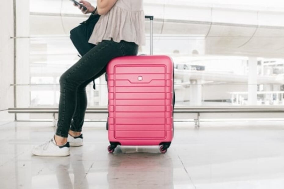 Qué pasa si se retrasa mi vuelo y cómo me compensa la aerolínea
