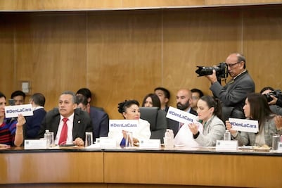 Una “comparecencia” en San Lázaro con cuatro sillas vacías