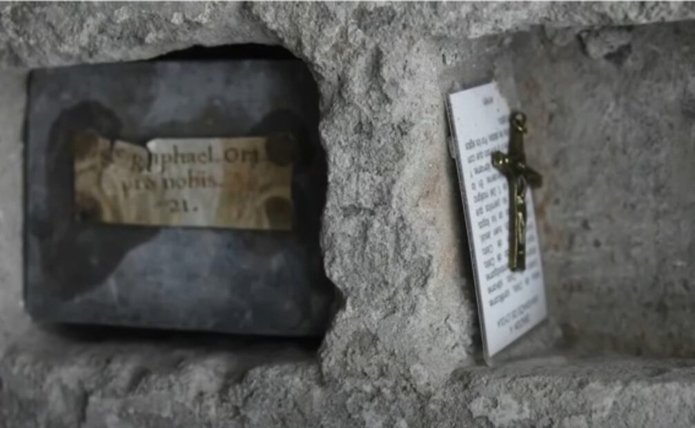 Fotos: Así se descubrieron cajas de plomo en nichos de la Catedral Metropolitana con contenido religioso