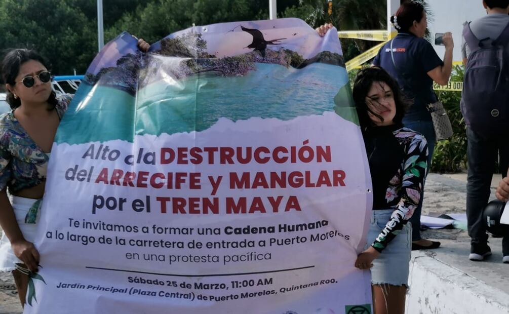 Clausuran simbólicamente Semarnat en Cancún. Foto: Adriana Varillas