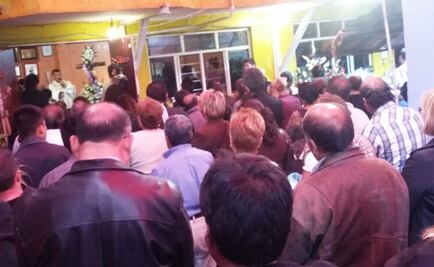 Familiares de militante de Morena acuden a panteón