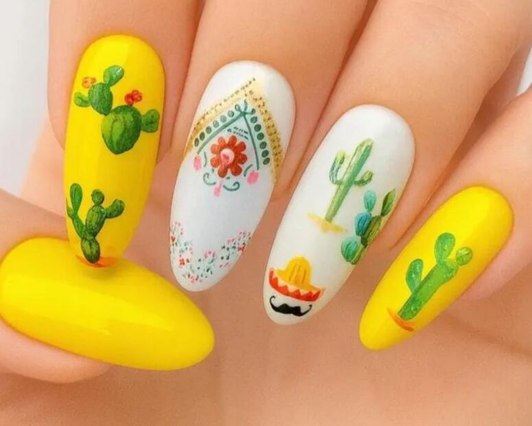 Un estilo patriótico en las uñas  con toques delicados y femeninos. Foto: Etsy
