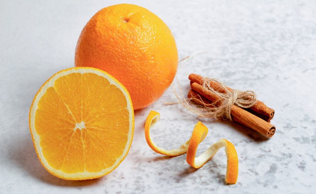Con efectos positivos en la presión arterial y el colesterol HDL, la naranja suma beneficios al jugo de guayaba y zanahoria. Foto: Freepik