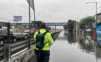 Fuerte lluvia en el oriente del Valle de México deja importantes afectaciones; reportan inundaciones en varias zonas