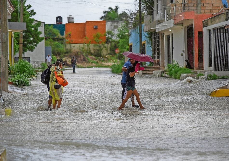Más de 30 casas habitación resultaron afectadas al desbordarse el canal de La Curva en Morelos. Foto: archivo