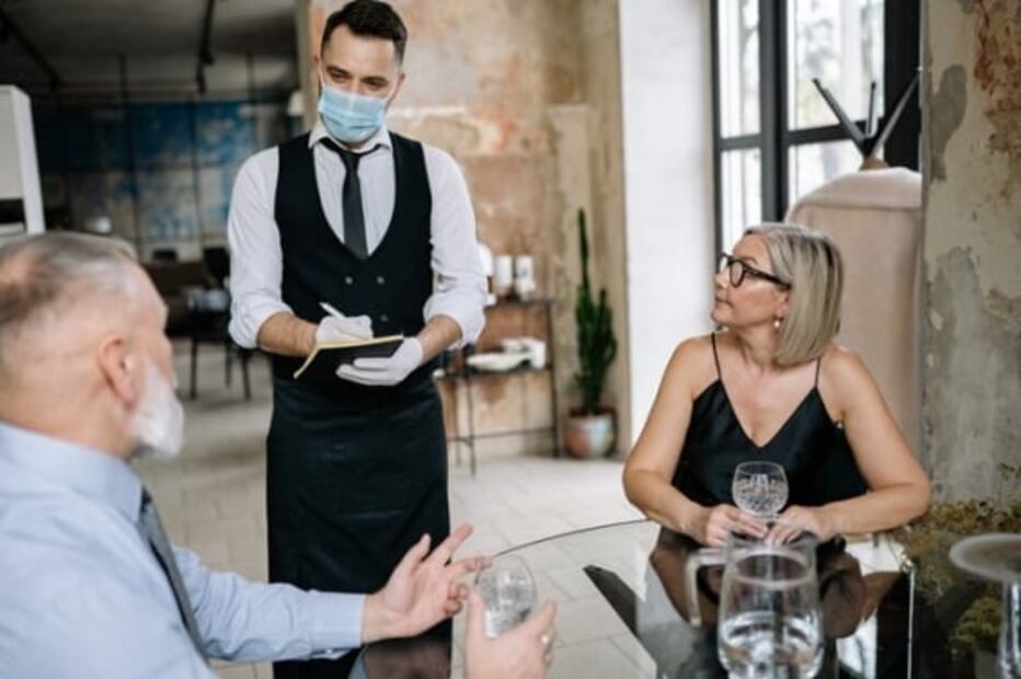¿Es obligatorio dejar propina en un restaurante? Esto dice la Profeco