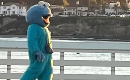 Hombre disfrazado del “comegalletas” aterroriza a habitantes de EU; piden mantenerse alejados