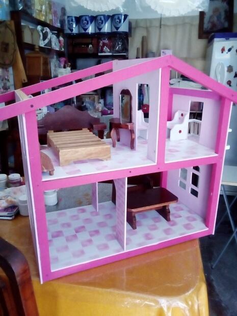 Artesano nayarita conmueve en redes sociales con sus juguetes de madera