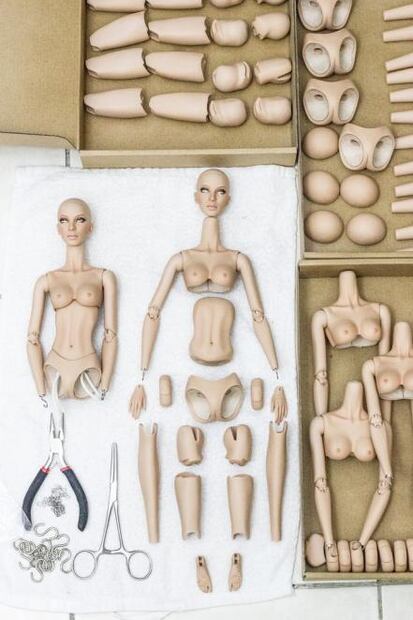 Estas muñecas están arrasando Instagram por modelar Alta Costura y valer cerca de 10 mil pesos