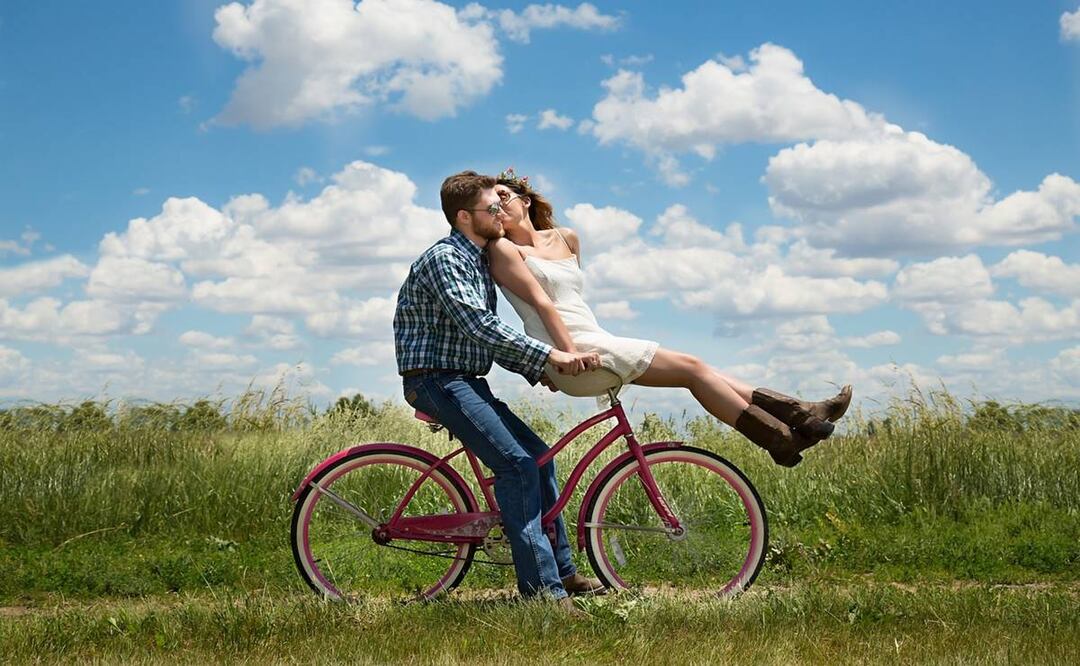 Si quieres celebrar San Valentín de una forma única, te informamos que puedes hacerlo sobre ruedas. Foto: Pixabay