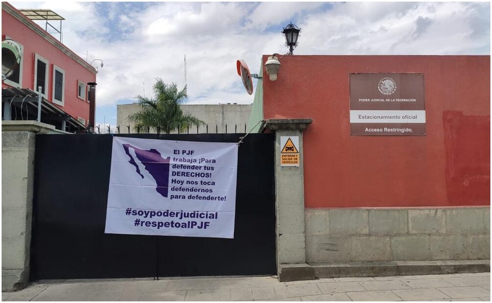 Más de 800 trabajadores de Oaxaca acusan que la propuesta de López Obrador es lesiva a sus derechos laborales, es regresiva y hasta destructiva. Foto: Mario Arturo Martínez / EL UNIVERSAL