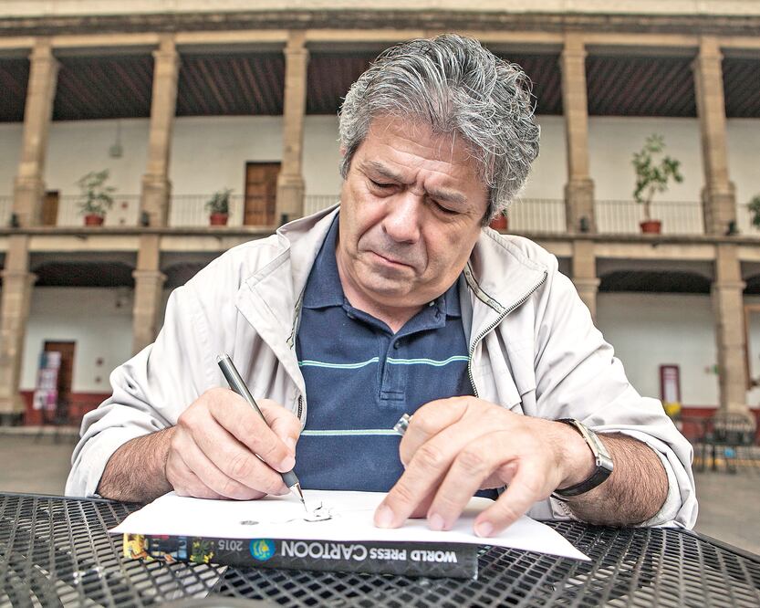 Antonio Antunes visitó México esta semana para participar en el primer Congreso de Cartón Político, Ilustración y Dibujo (CRISTOPHER ROGEL. EL UNIVERSAL)