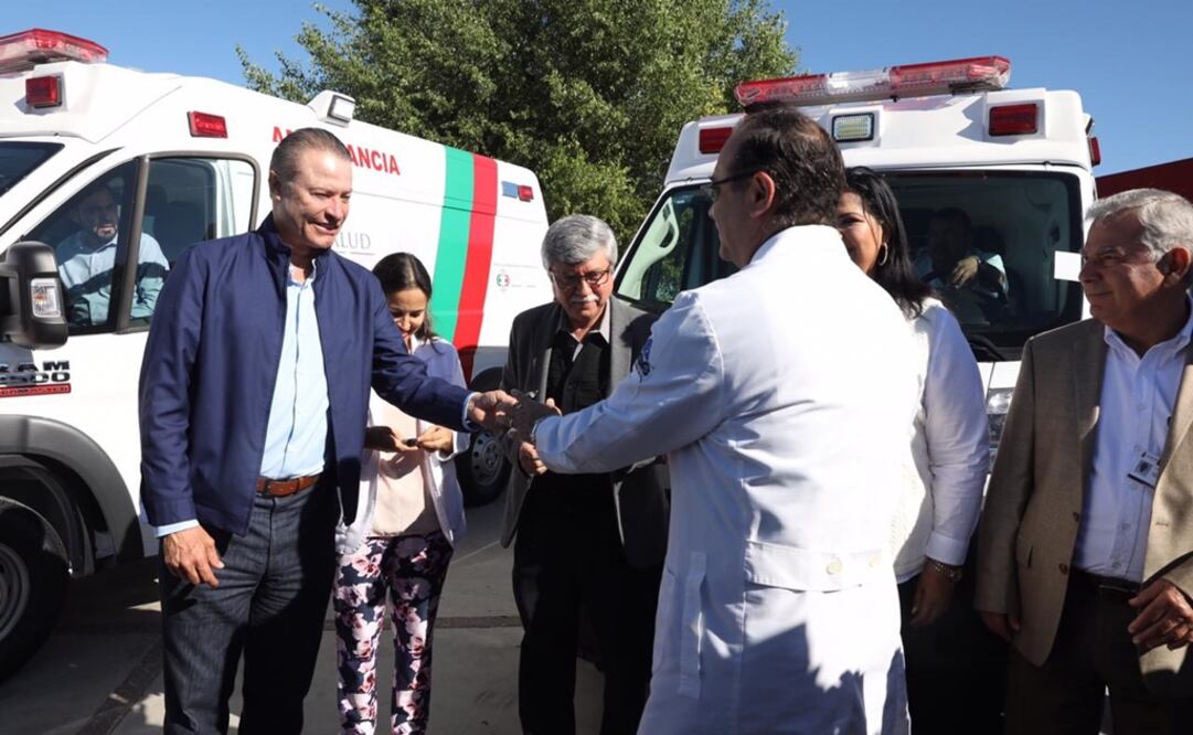 El gobernador Quirino Ordaz entregó ambulancias y equipamiento médico (Foto: Especial)