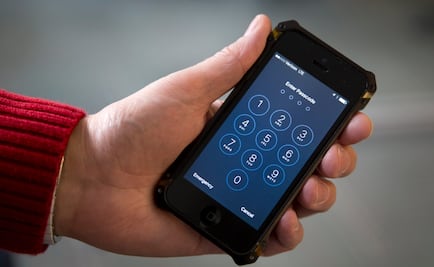 Afirma FBI que podría desbloquear iPhone