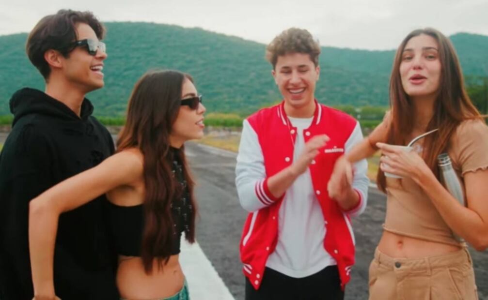 Danna Paola casi vomita al ser lanzada de un avión por Juanpa Zurita