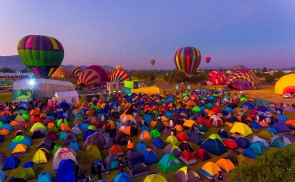 Noche de campamento, cine de terror y globos aerostáticos en Teotihuacán