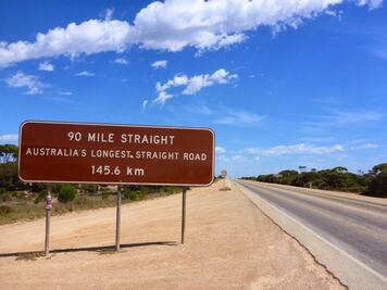 Australia pagará a otros países para que acepten migrantes que no puede deportar; será “sobornar” a otras naciones, acusa oposición