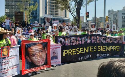 Con la consigna "Vivos se los llevaron, vivos los queremos", marchan madres de desaparecidos
