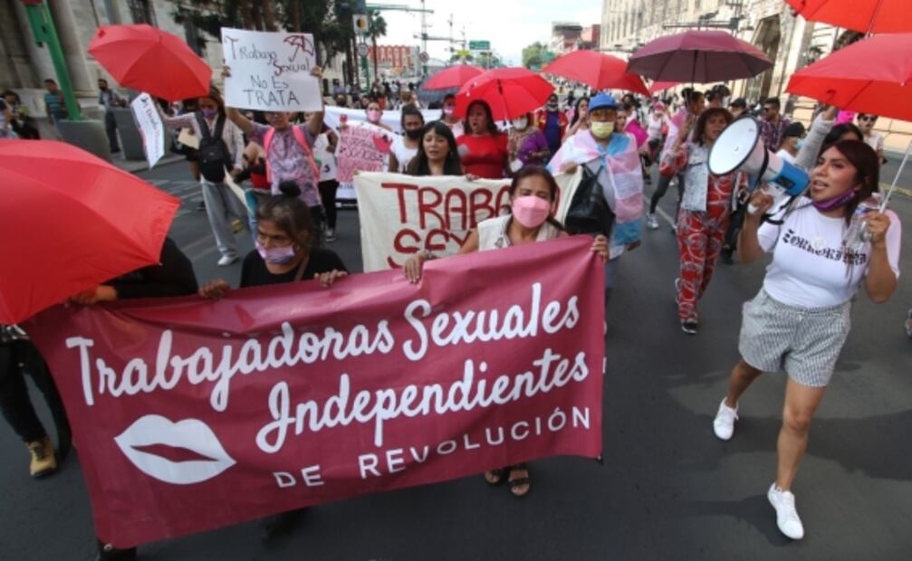 Burlas, golpizas y asaltos; lo que Melanie enfrenta como trabajadora sexual transgénero 