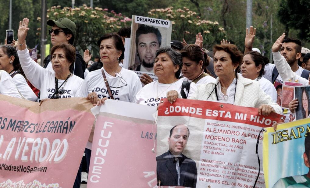 Colectivos de madres buscadoras llevaron a cabo el acto ecuménico en el Monumento a la Madre, para posteriormente marchar en la Ciudad de México, el 10 de mayo de 2025. Foto: Yaretzy M. Osnaya/EL UNIVERSAL