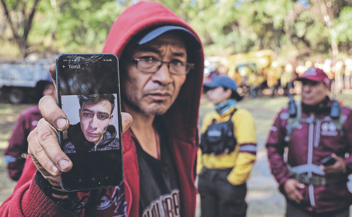 Arturo Mejía va al frente de una brigada de búsqueda para encontrar a su hijo Milton Mejía Hernández. Foto: Gabriel Pano/ EL UNIVERSAL