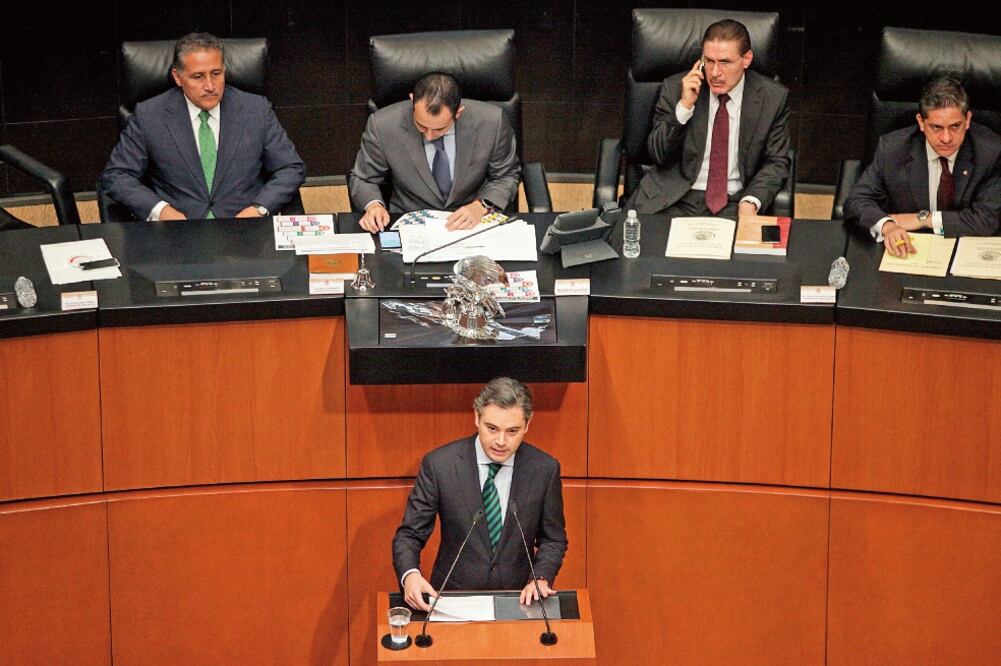Aurelio Nuño Mayer, titular de la Secretaría de Educación Pública, durante su comparecencia ante el pleno del Senado de la República la tarde de ayer, donde también habló sobre un programa para mejorar las escuelas normales del país (RAMÓN ROMERO)