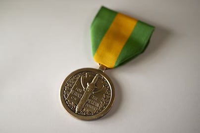 El Pentágono crea medalla de defensa de la frontera con México; prioridad, asegurar zona limítrofe