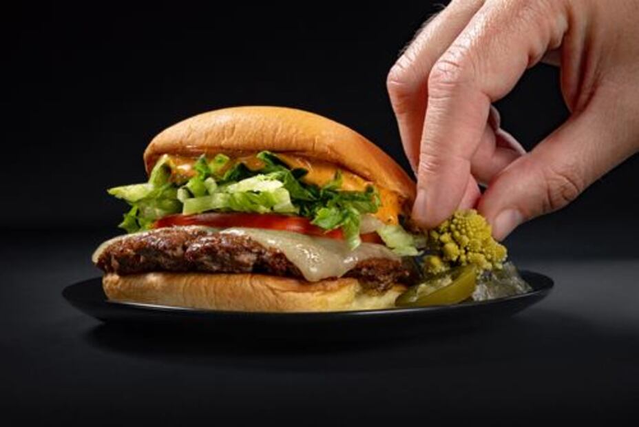Esta hamburguesa con hormiga chicatana solo podrás comerla una vez en la vida