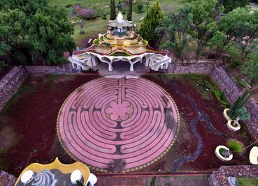 Explora los edificios surrealistas de Ranchito Cascabel