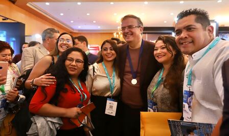 "Hay unos que llegan tarde", dice Ebrard sobre candidatura de oposición