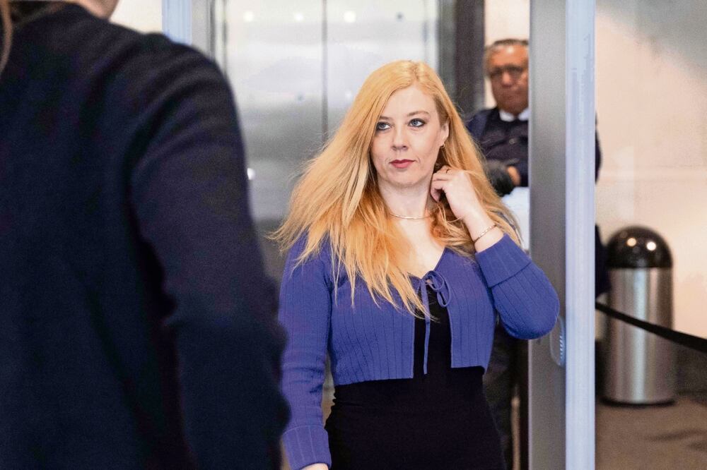 Rosie Campbell, exempleada de OpenAI, al llegar al juzgado en el Edificio Federal Ronald V. Dellums en Oakland, California, el jueves pasado. Foto: BENJAMIN FANJOY/AFP