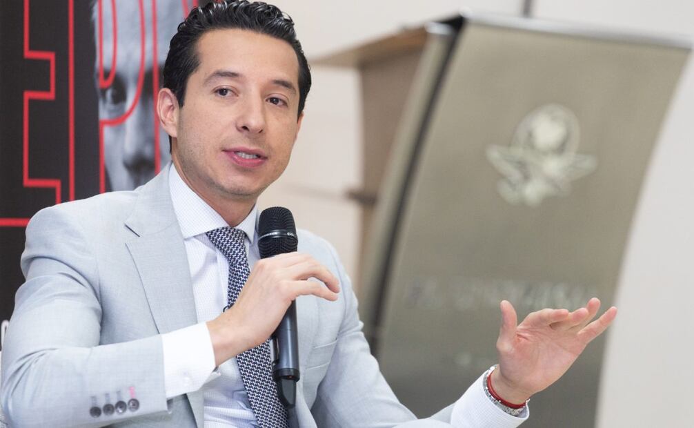 “Me parece que el que supo leer muy bien todos esos intereses y capitalizar los errores de Peña Nieto se llama Andrés Manuel López Obrador”, compartió el escritor. FOTO: GERMAN ESPINOSA