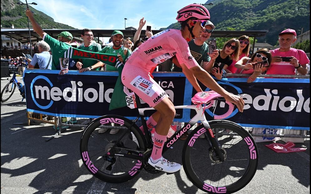 Isaac Del Toro en la salida de la 20 etapa del Giro de Italia, una carrera ciclista de 205 km entre Verres y Sestriere, el 31 de mayo de 2025. Foto: EFE